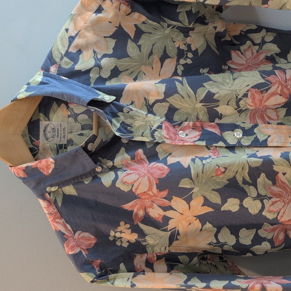 Brooks Brothers Men's Small Regent Fit Long Sleeve Button Down Shirt